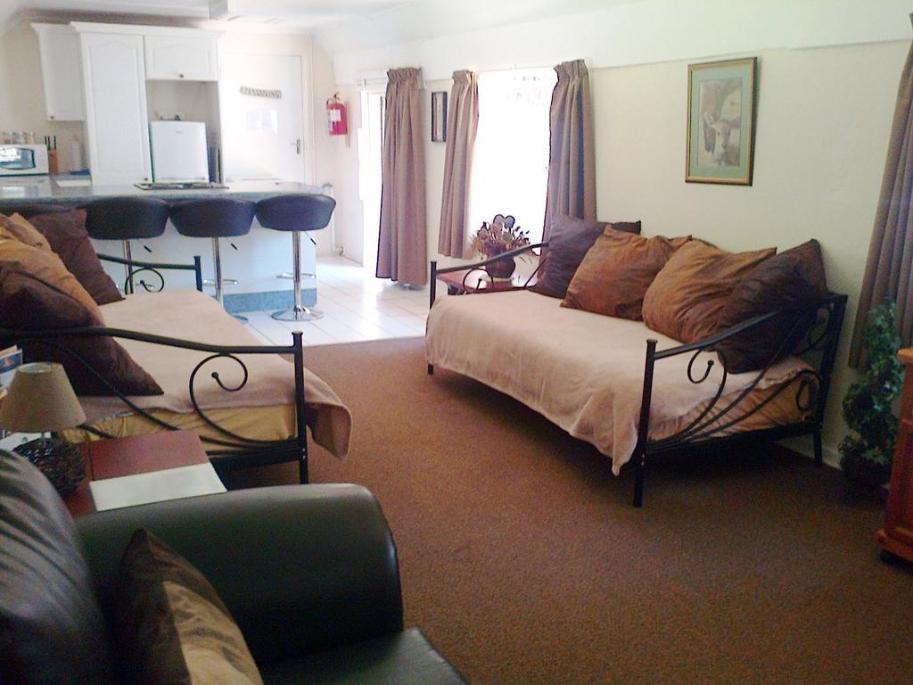 Pine Tree Lodge Midrand Bilik gambar